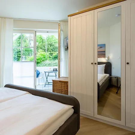 Ambienta - Wellenreiter Mit Strandkorb Am Apartmán Binz
